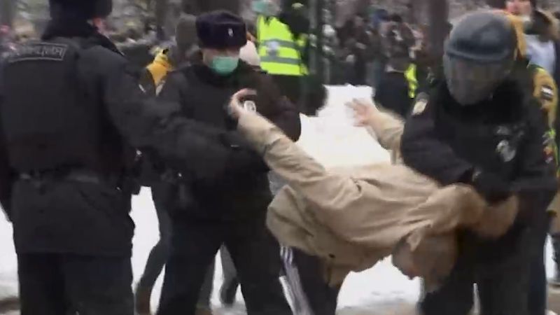 V Rusku se demonstruje na podporu Navalného, policie zatkla už přes 1000 lidí